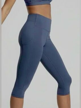 Athleta Medieval Violet Crop Leggings with Stash Pockets